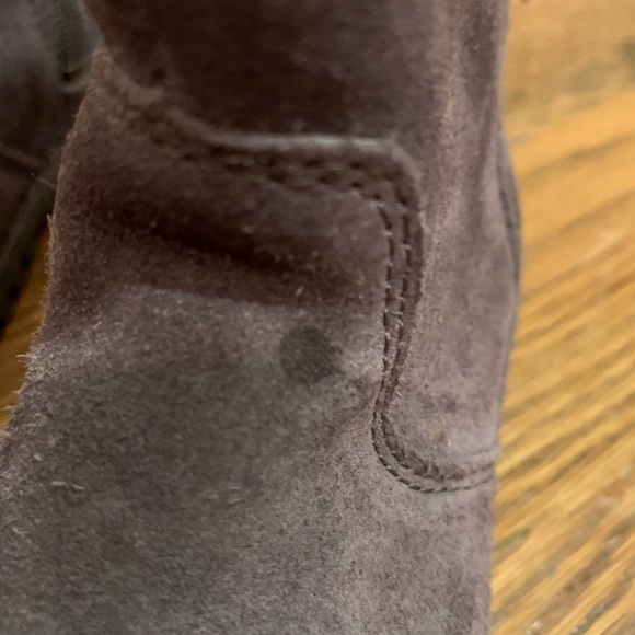 Adorable Ugg girls boots toddler size 7, grey with pink stitching and ribbon - Picture 6 of 7